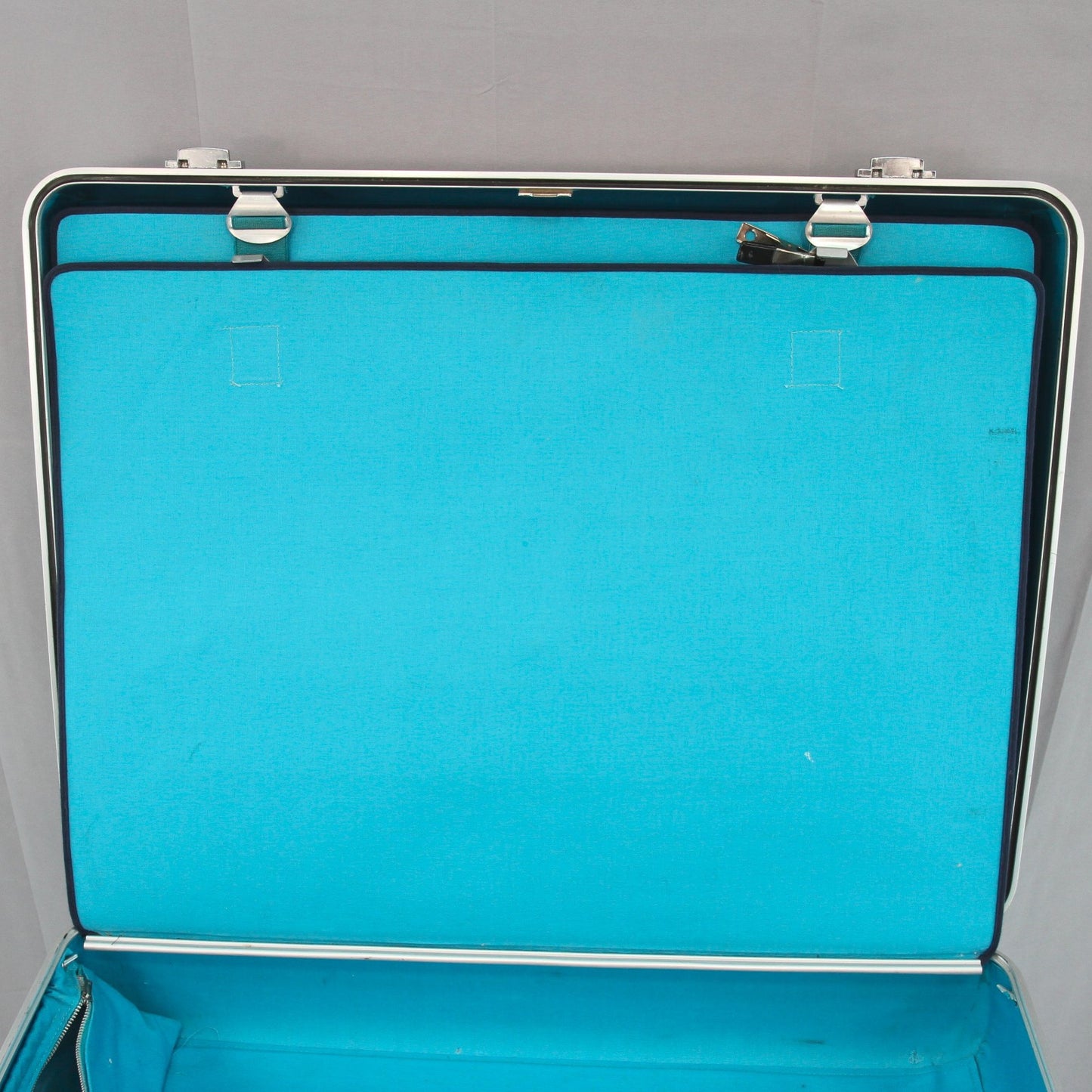 Vintage Zero Halliburton Silver Aluminum Suitcase CLEAN Accessories 24 X 18 X 8