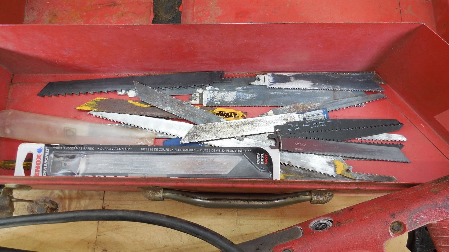 Vtg Milwaukee Sawzall Reciprocating Saw 6507 W/Steel Case Blades Works