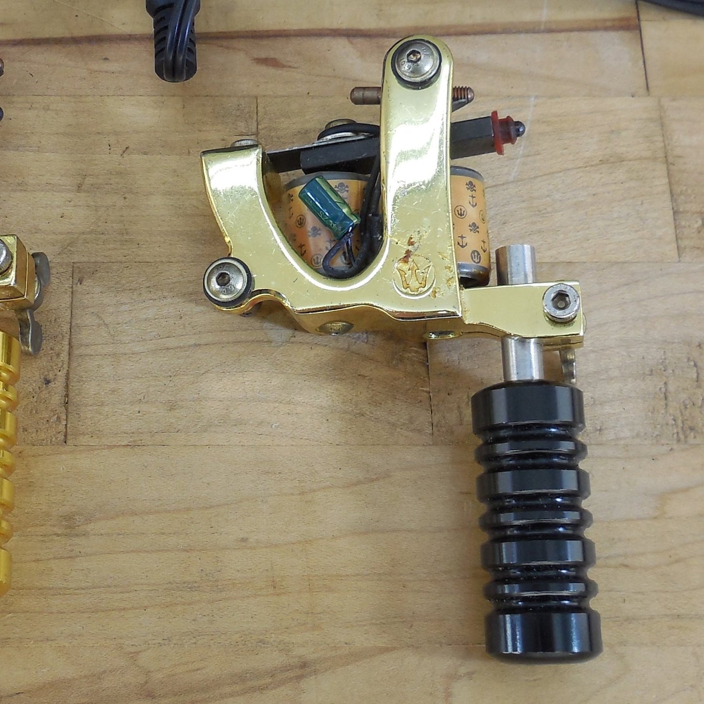 Dragonhawk Tattoo Pair Gold Plated Coil Machines & Power Suppy Untested
