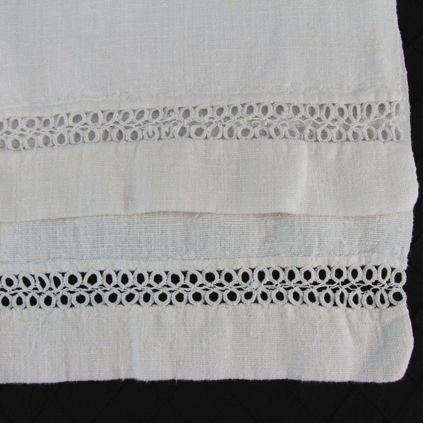 Vintage 1940's Linen Table Runner Heavy  Lace Inserts at Ends 35 1/2" X 16"