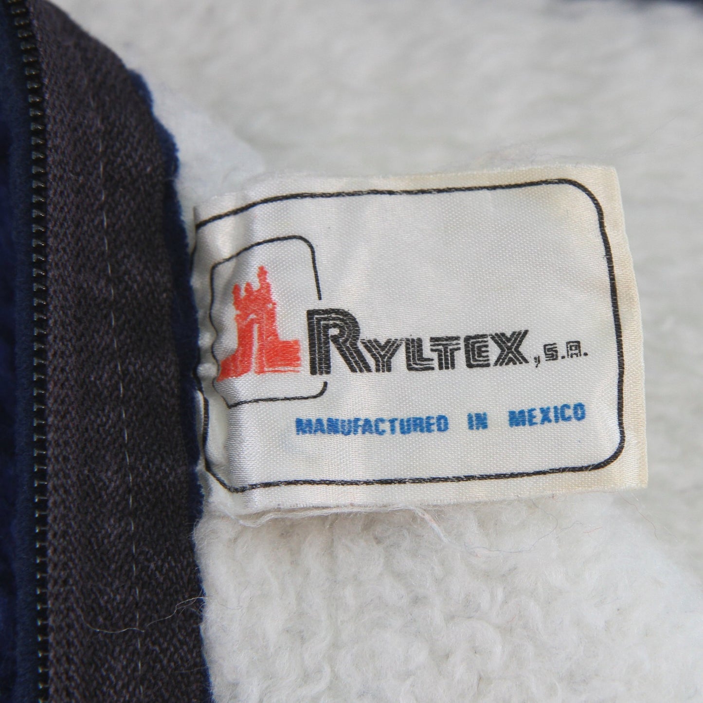 Vintage Ryltex New England Patriots Acrylic Plush Zipped Ponco Cape 60 X 38