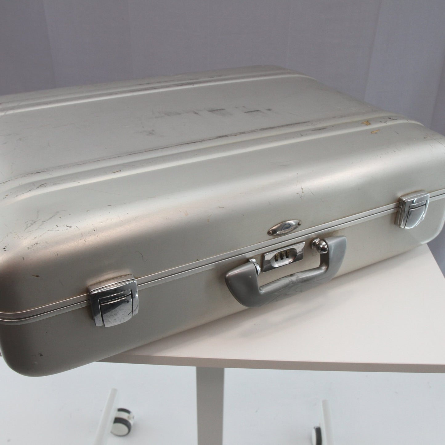 Vintage Zero Halliburton Aluminum Suitcase CLEAN Accessories 24" x 18" x 8"