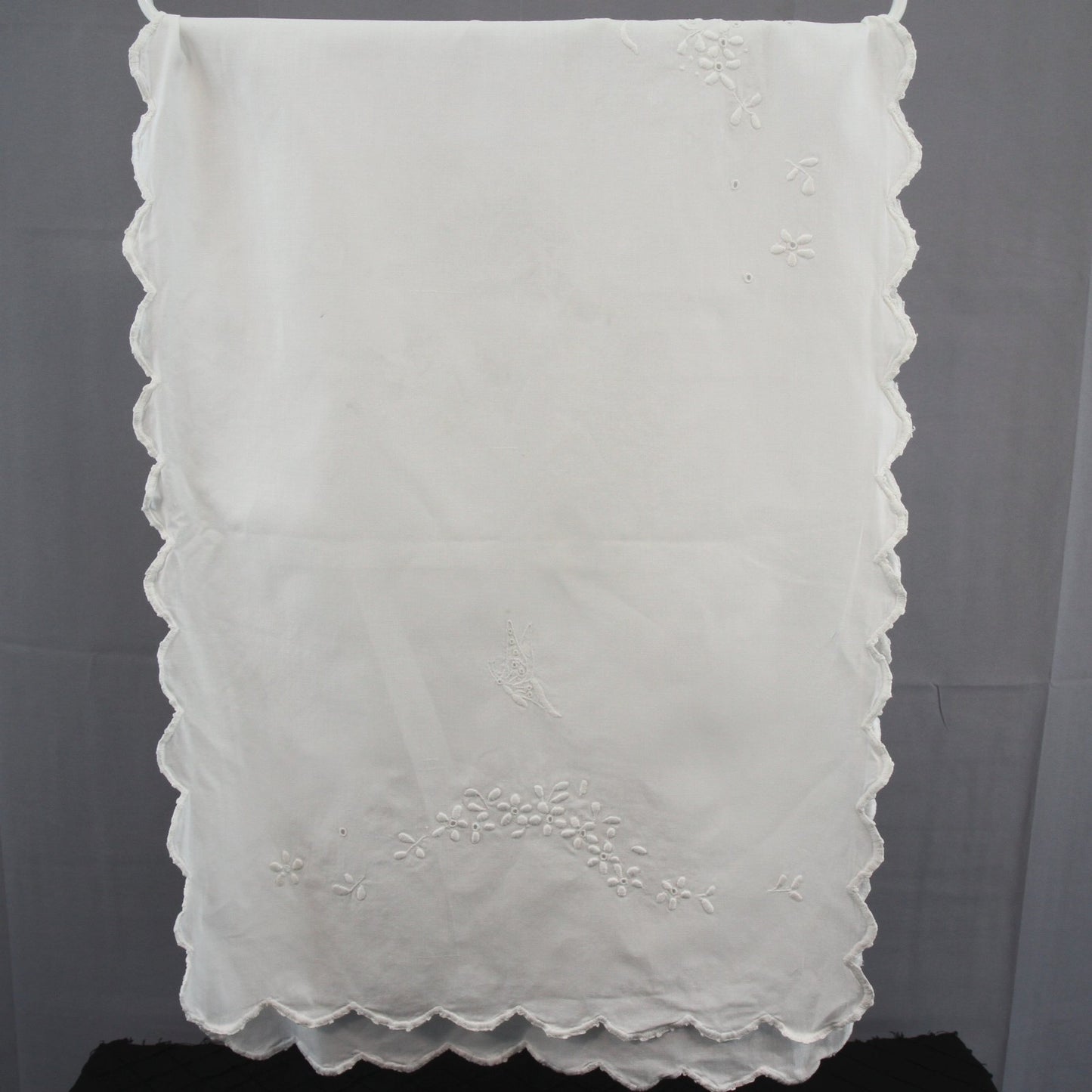 Pair Vintage Linen Table Runners Satin Stitch Baskets Butterflys Embroidered 42"