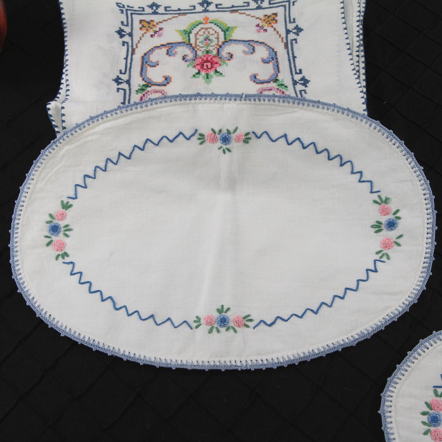 Vintage Collection Five Pieces Embroidery Tablecloth Rectangles Casserole Covers