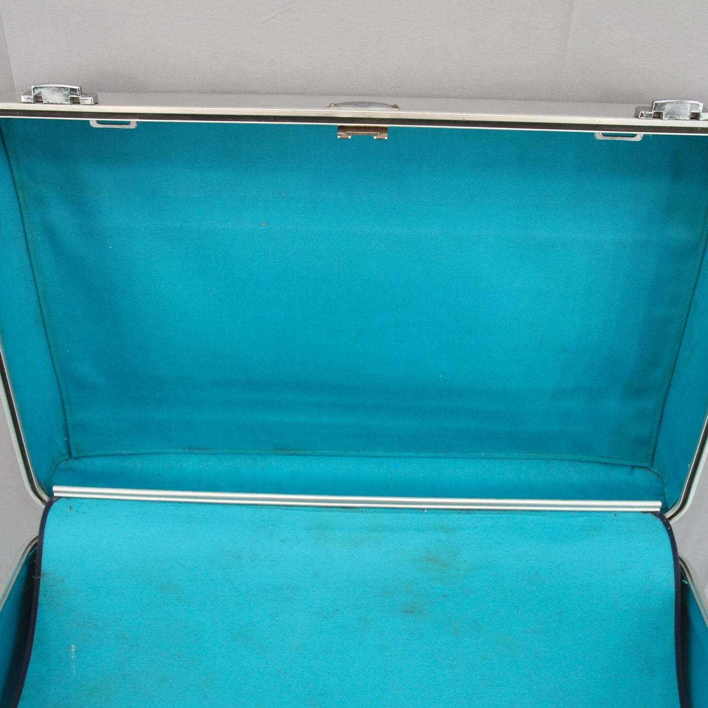 Vintage Halliburton Zero Small Suitcase Exterior approx. 21 x 13 7