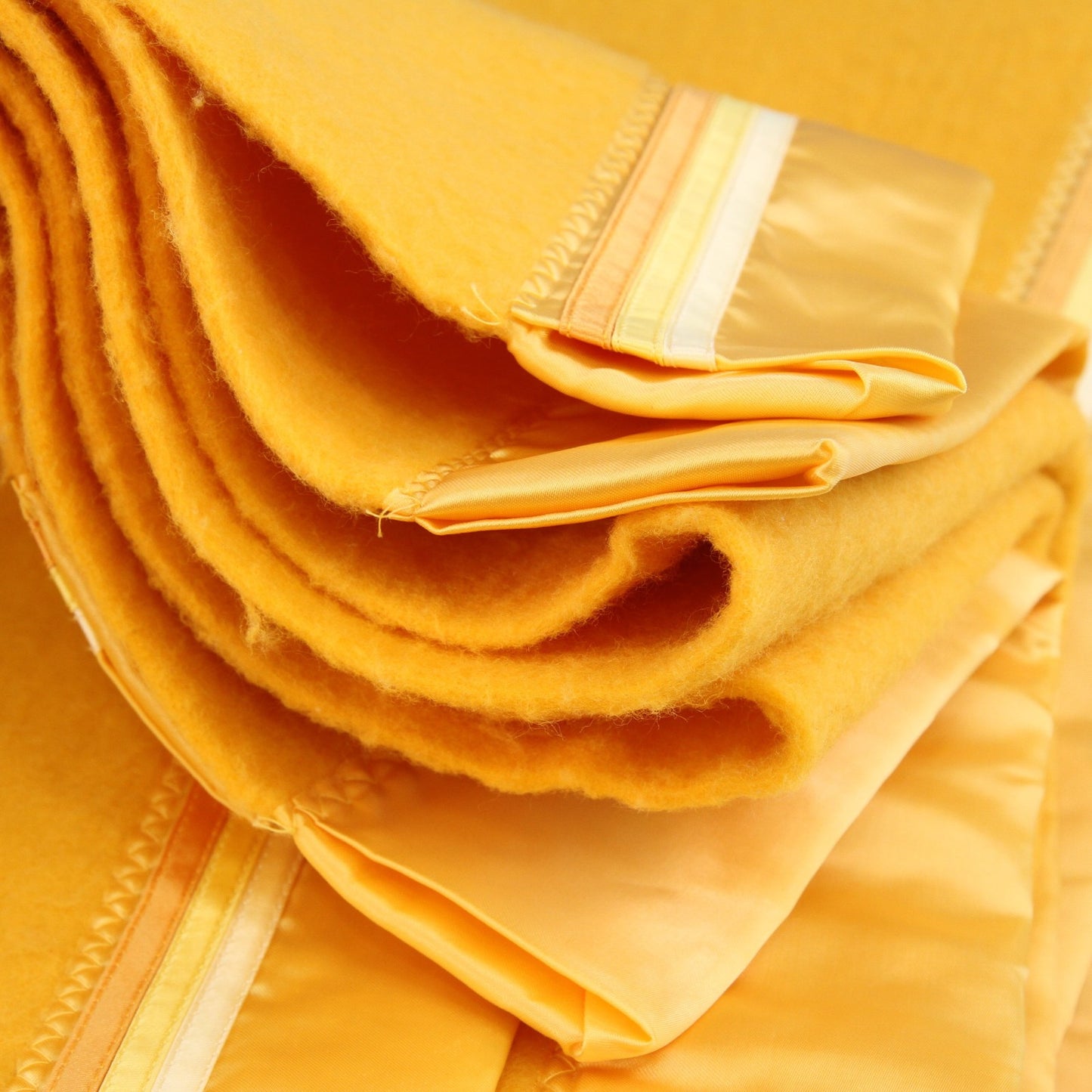 Vintage JC Penney Yellow/Gold Blanket 3 Stripe Faux Piped Binding  88"W X 90"L