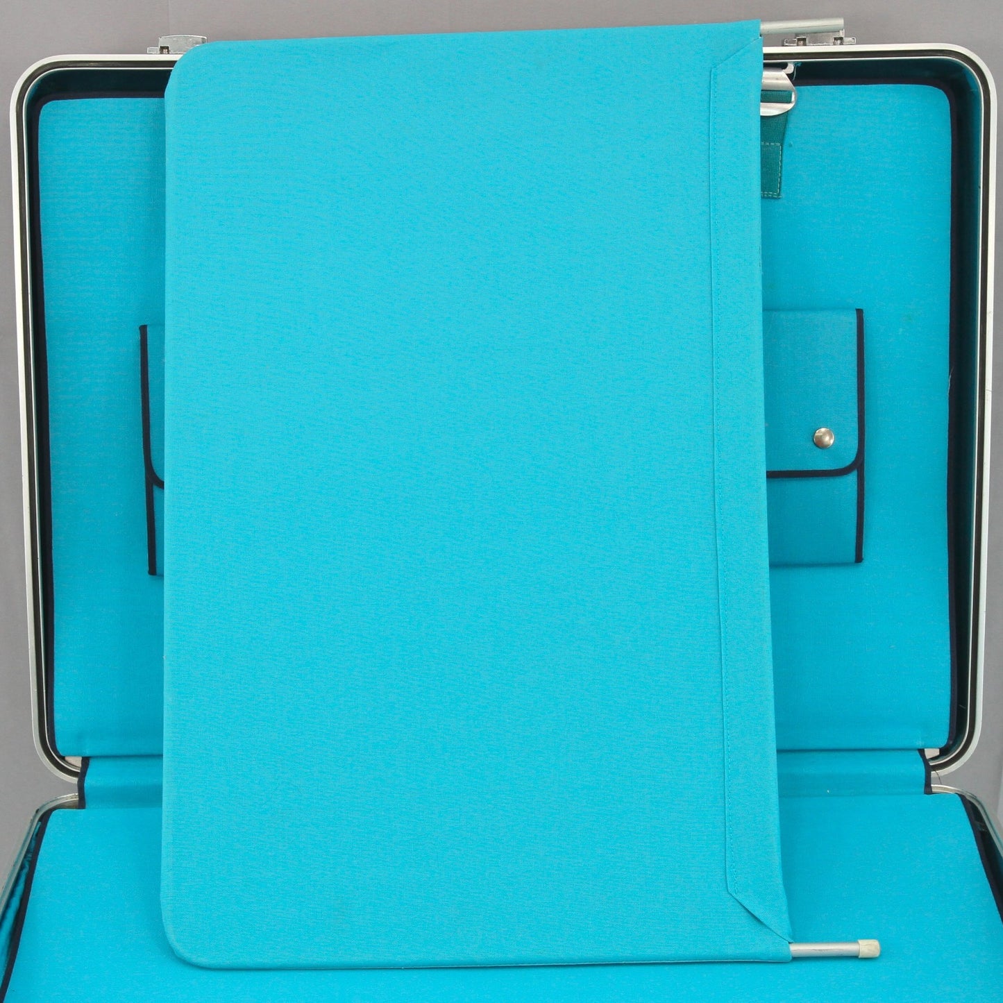 Vintage Zero Halliburton Silver Aluminum Suitcase CLEAN Accessories 24 X 18 X 8