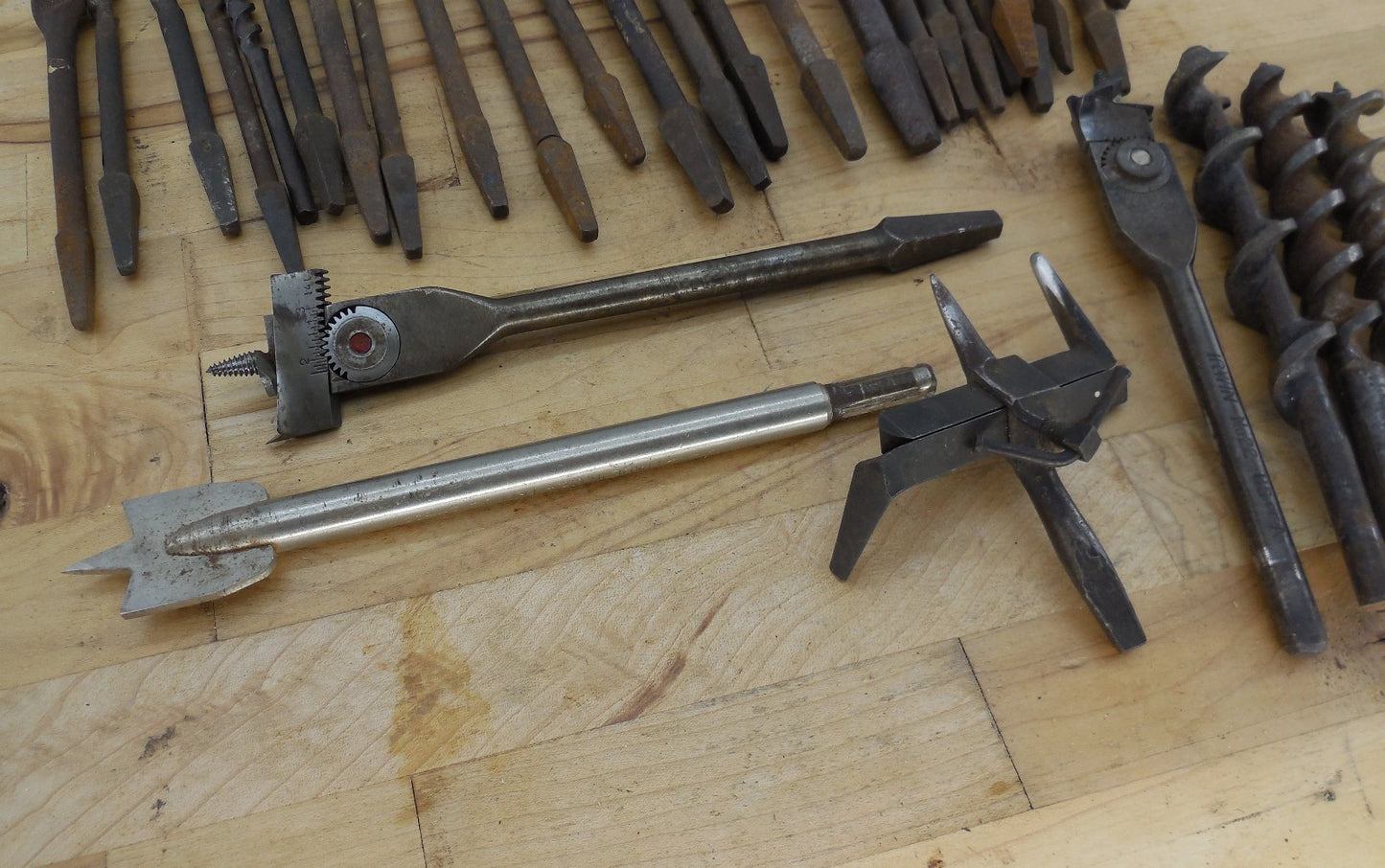 Mixed Maker 32 Lot Vtg. Auger Drill Bits Hole Saw Irwin Adjustable No. 22 MF 838