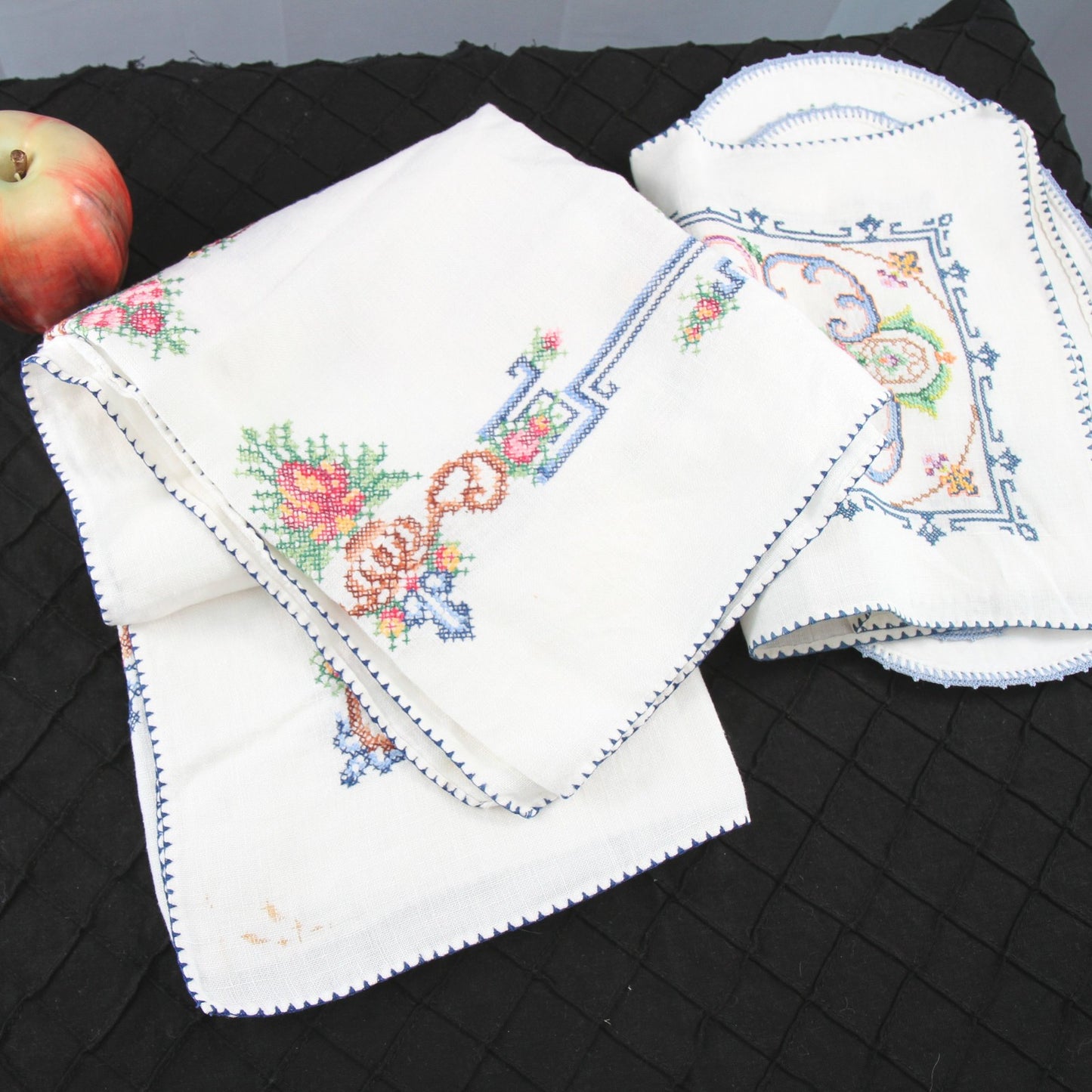 Vintage Collection Five Pieces Embroidery Tablecloth Rectangles Casserole Covers