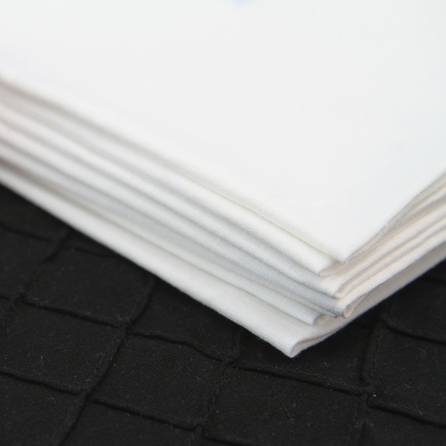 Set 8 White Linen Cloth Napkins Blue Design Corner Scallop Edge 16" Square
