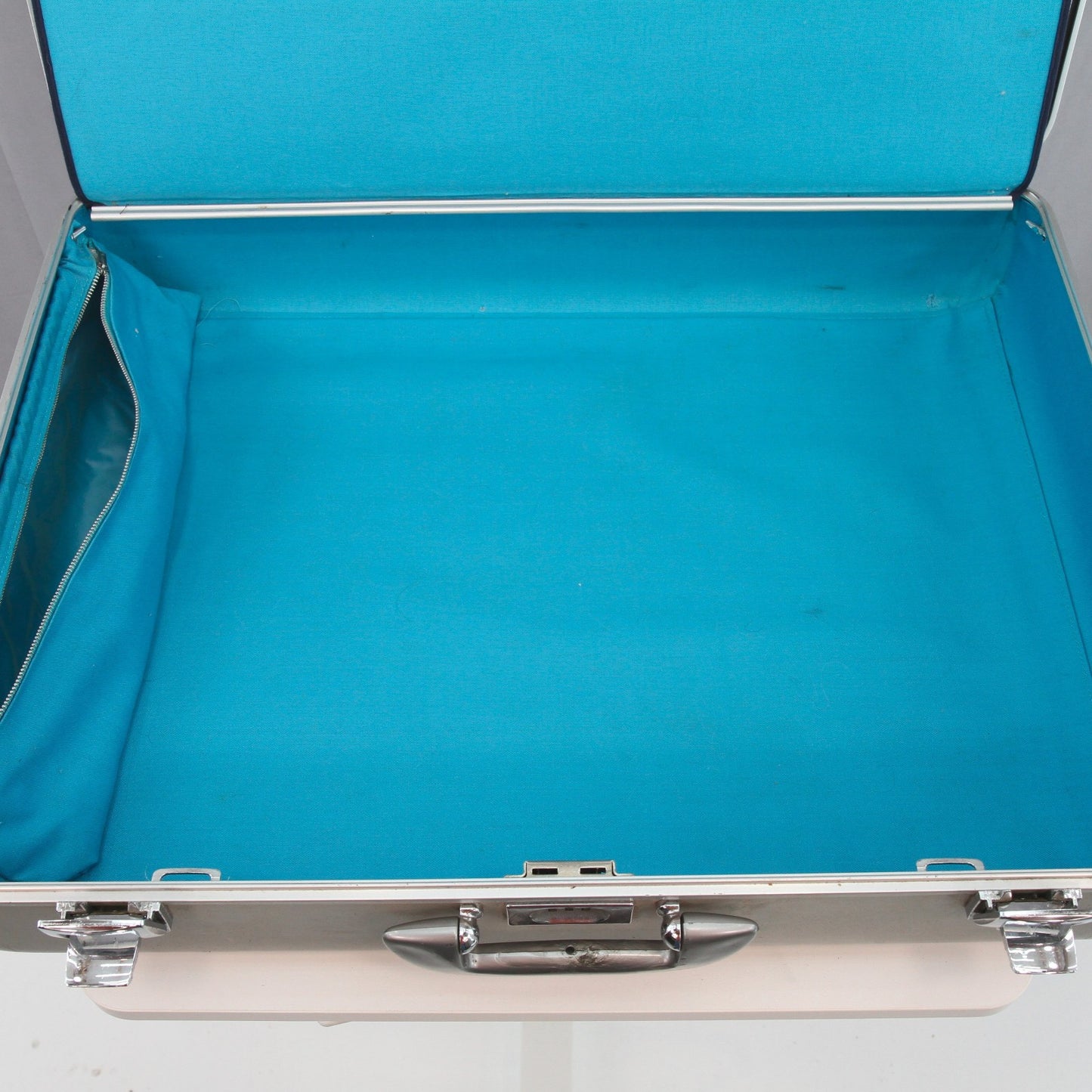 Vintage Zero Halliburton Silver Aluminum Suitcase CLEAN Accessories 24 X 18 X 8