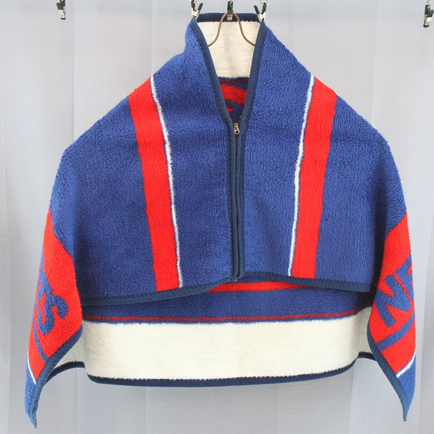 Vintage Ryltex New England Patriots Acrylic Plush Zipped Ponco Cape 60 X 38