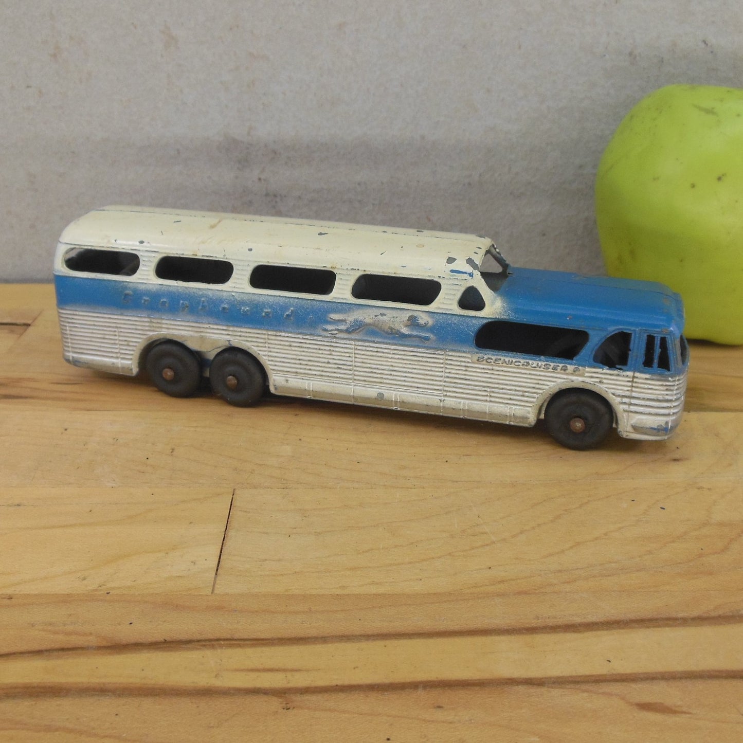 Vtg. 1950's TootsieToy Greyhound Scenicruiser Bus 7" Metal