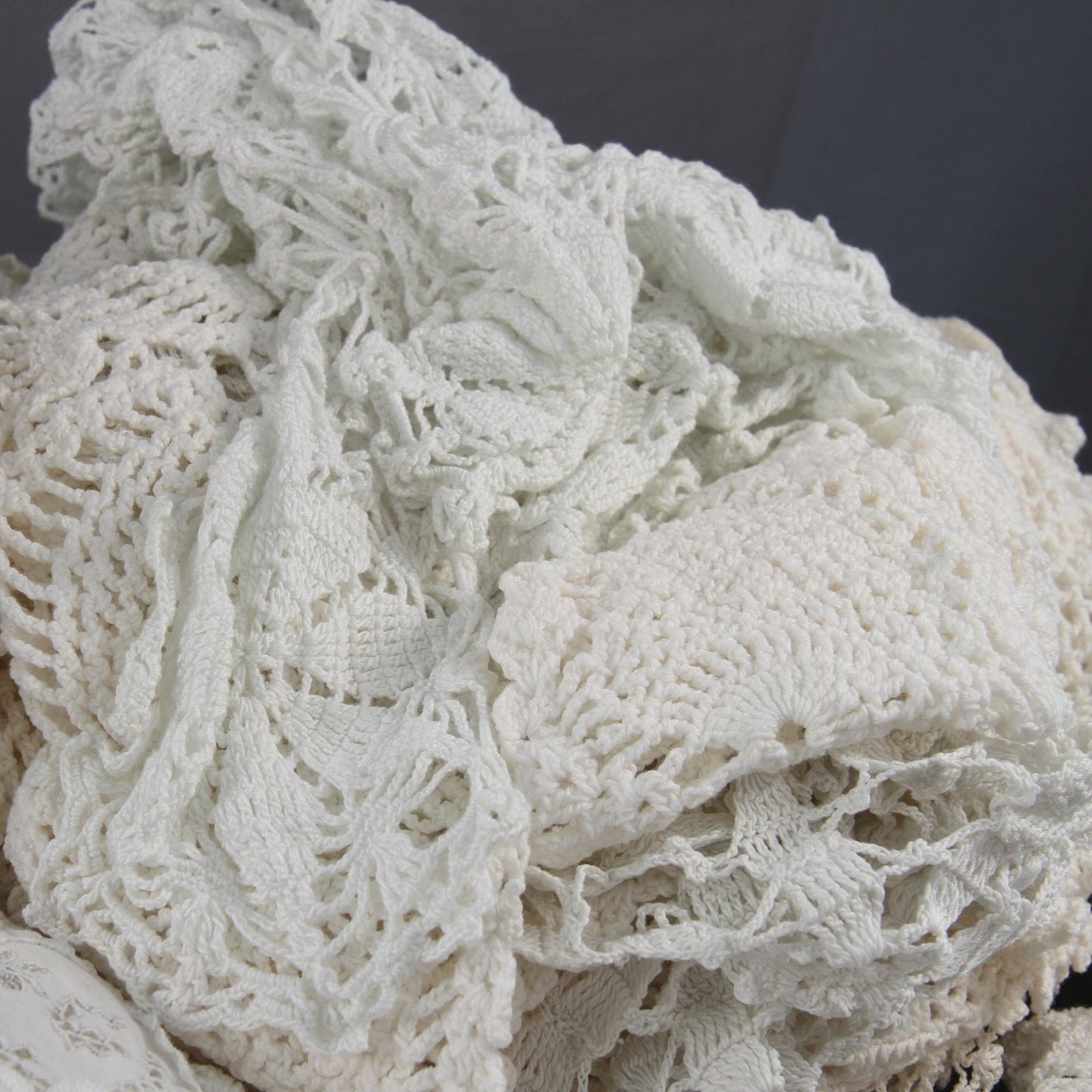 Vintage Lot 122 Pieces White Crochet Doiles & Table Pieces Fine Quality