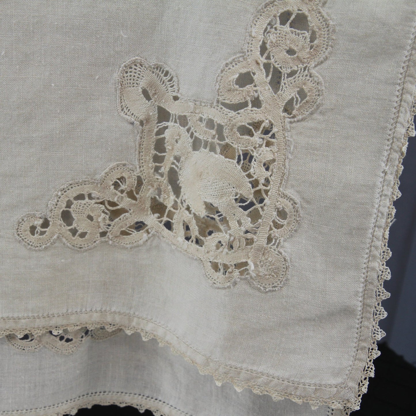 Set Vintage Table Linens-  1 Table Runner- 7 Placemats Battenburg Lace Insets