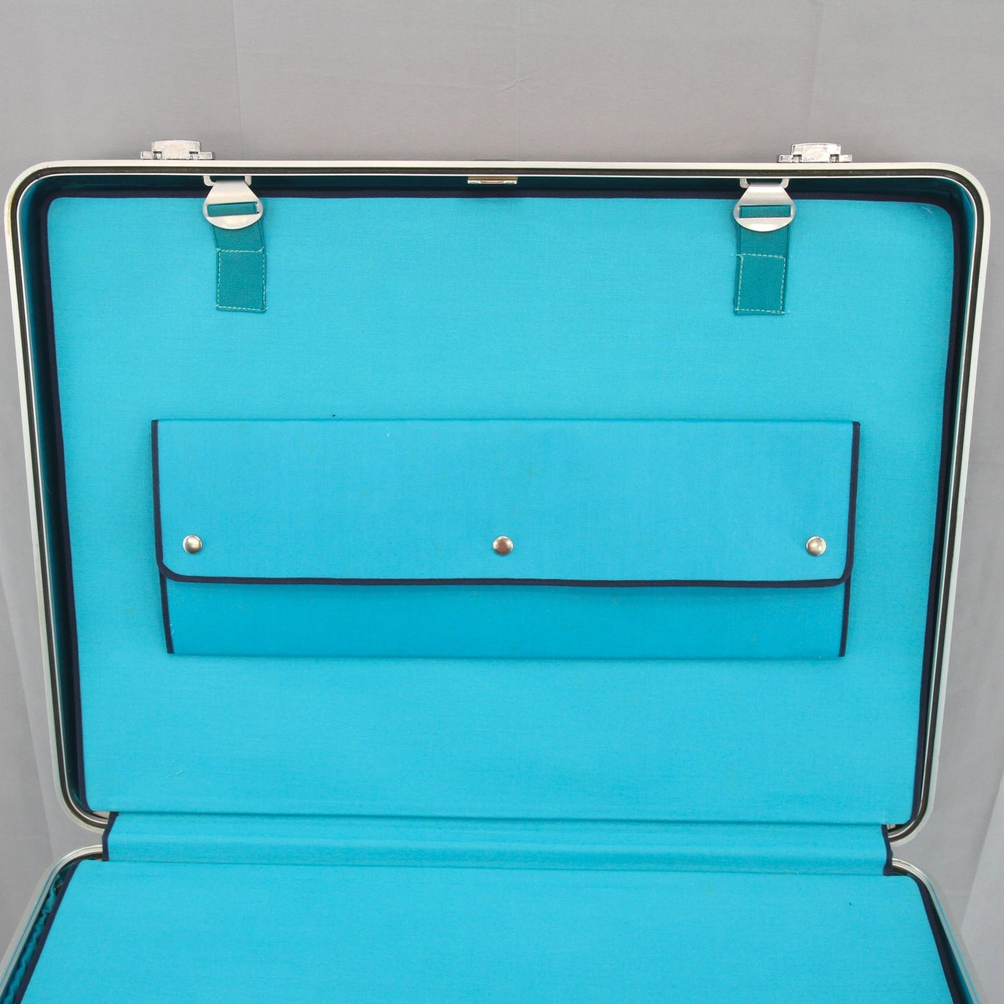 Vintage Zero Halliburton Aluminum Suitcase CLEAN Accessories 24" x 18" x 8"