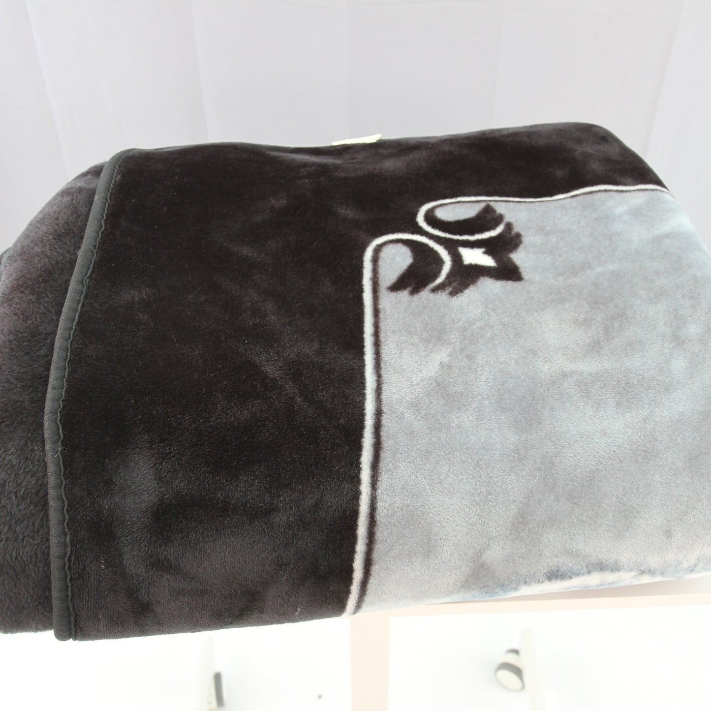 Vtg. Honey 2002 Plush Blanket Wolf & Eagle 80W X 92 1/2L