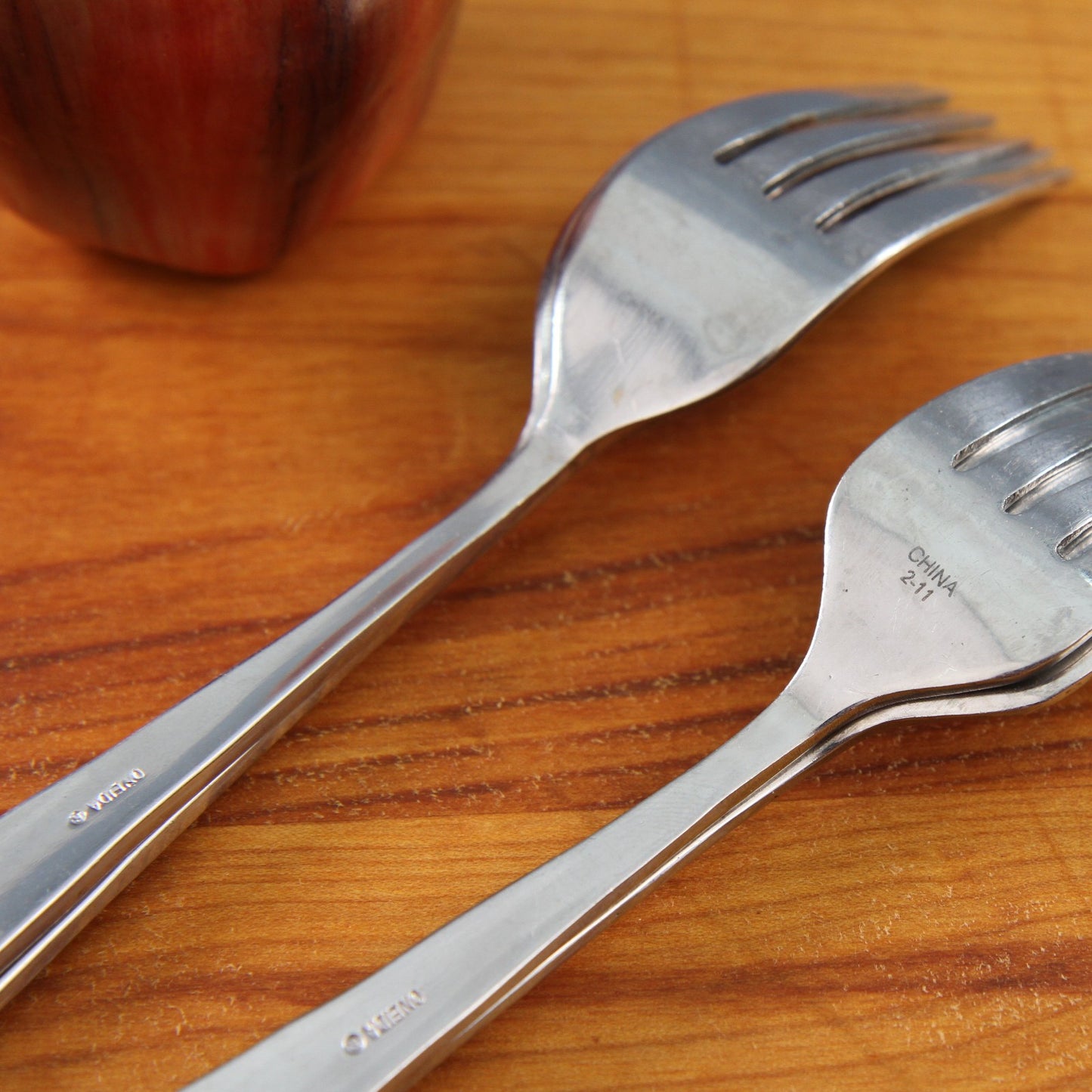 Oneida Tuscany 2-11 Two Dinner Forks, Two Salad Forks, Butter Knife 5 Pieces