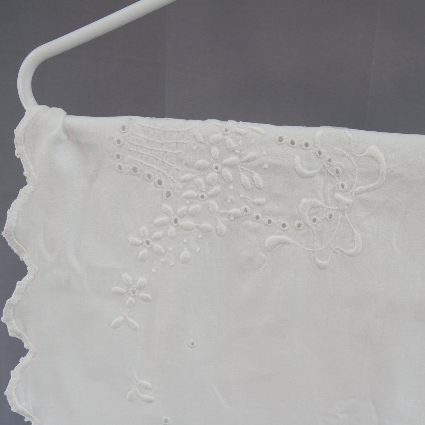 Pair Vintage Linen Table Runners Satin Stitch Baskets Butterflys Embroidered 42"