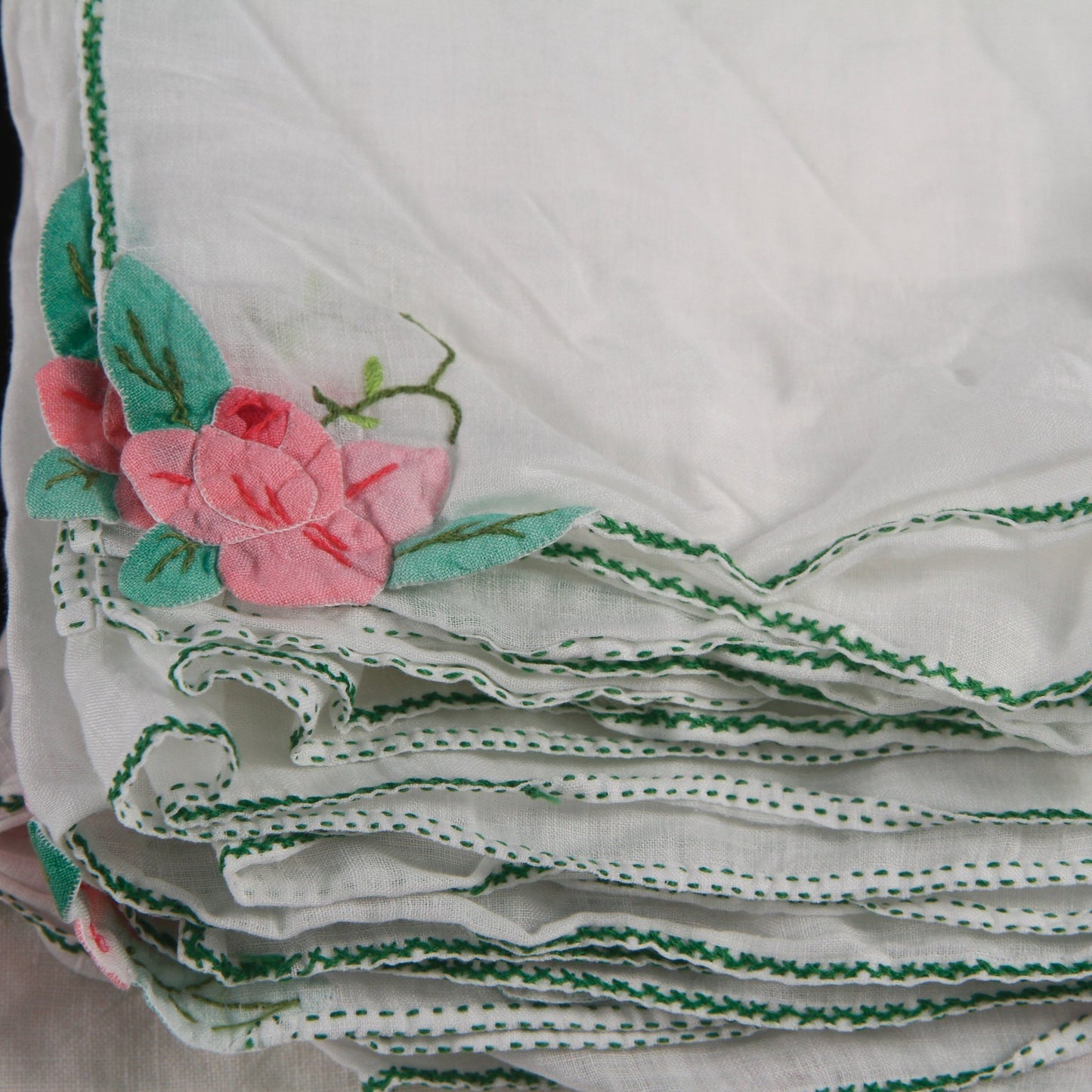 Vintage Collection 15 Pieces Floral Table Linens Roses Applicque