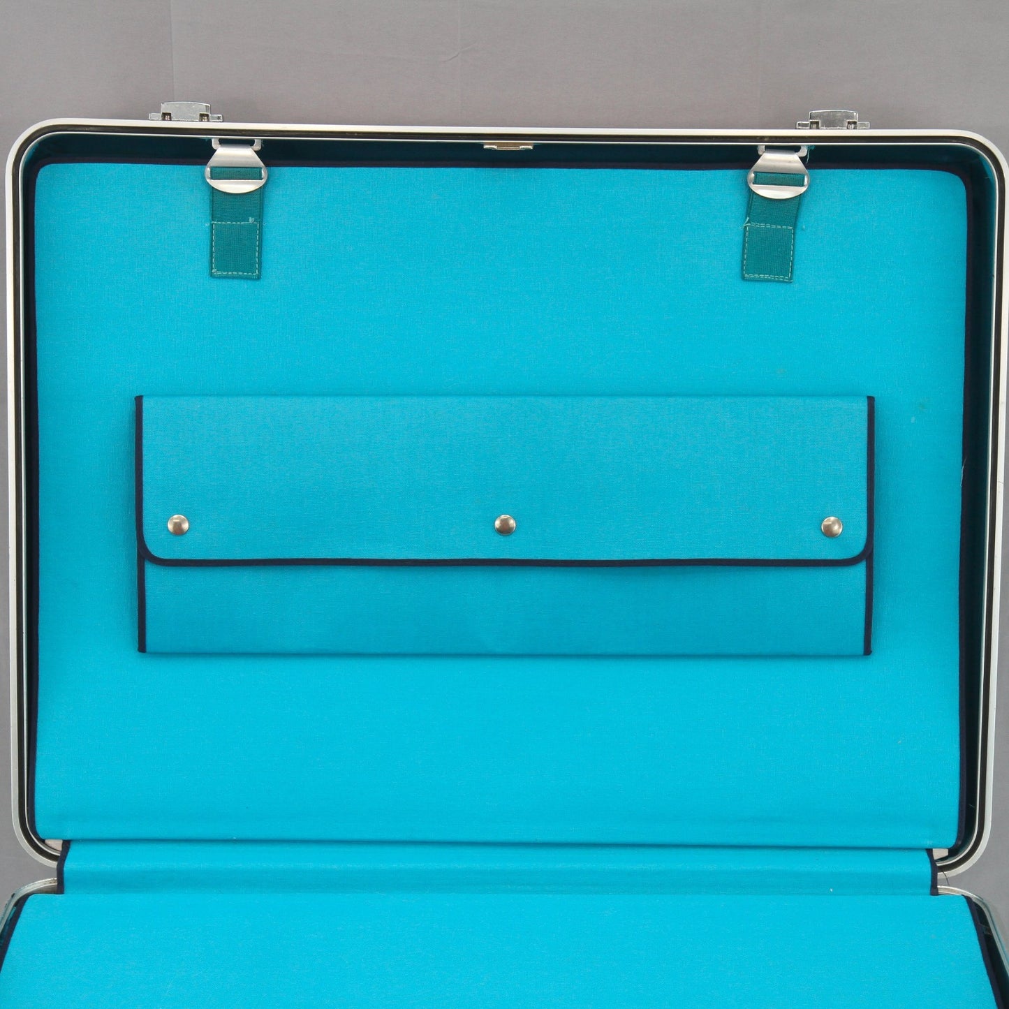 Vintage Zero Halliburton Silver Aluminum Suitcase CLEAN Accessories 24 X 18 X 8