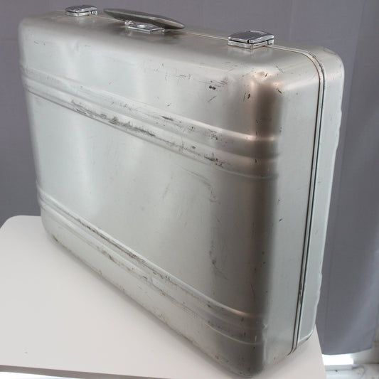 Vintage Zero Halliburton Silver Aluminum Suitcase CLEAN Accessories 24 X 18 X 8