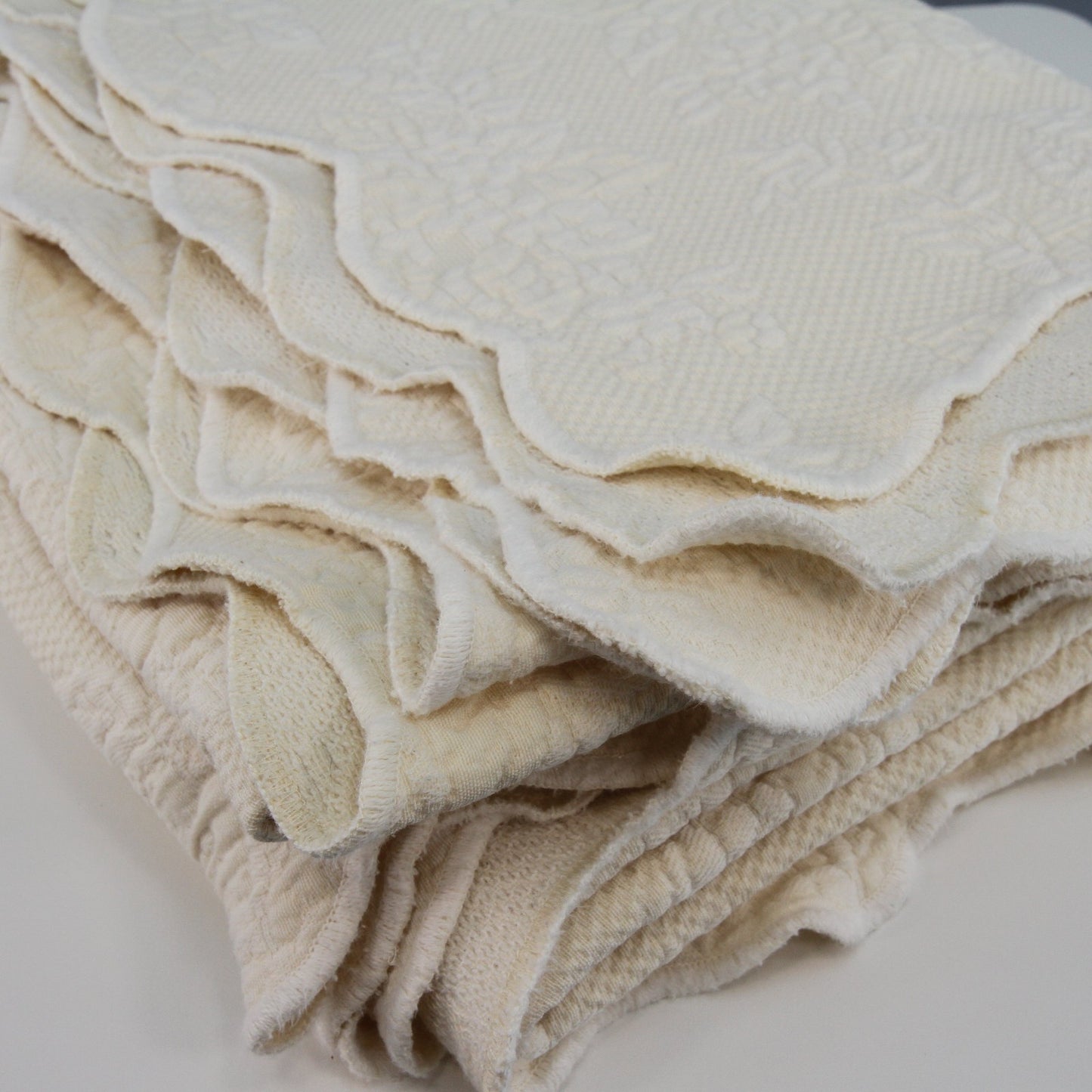 Unbranded Matelasse Cream Beige Bedspread Coverlet Scalloped Edges 92"W X 98"L