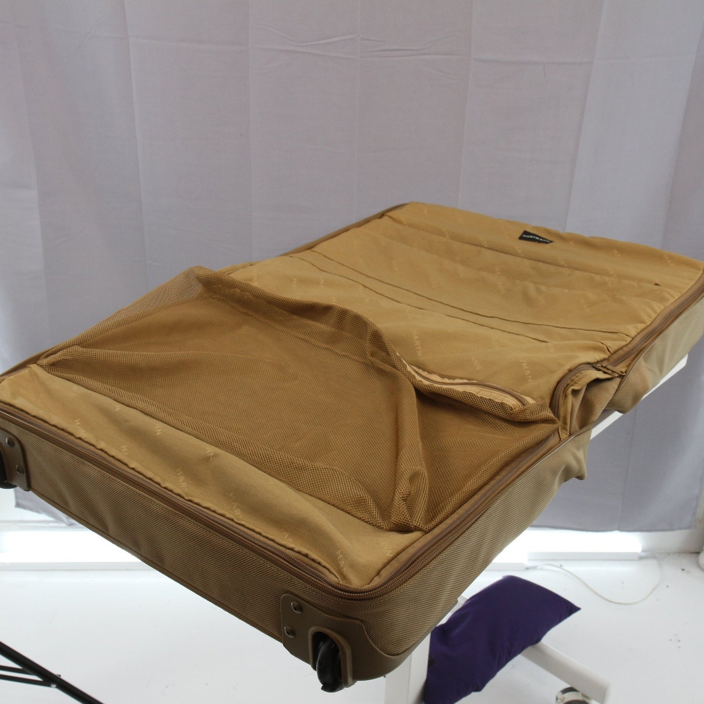 Hartmann Nylon Rolling Suitcase w/Insert 22 X 18 X 10 (50") Needs One Wheel