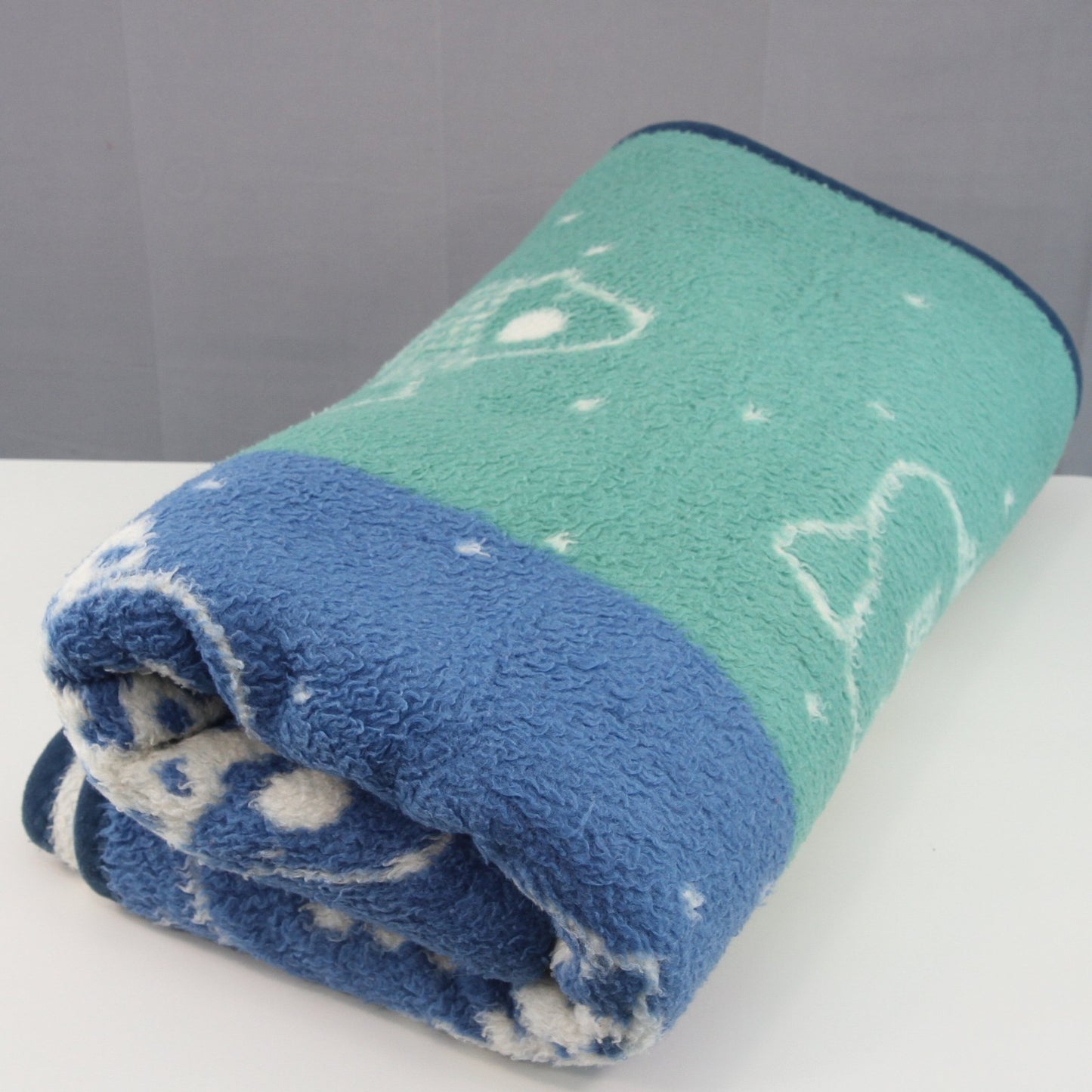 Vintage CrownCraft Yuteks Vukovar Acrylic Blanket Throw Polar Bears  60"W X 80"L