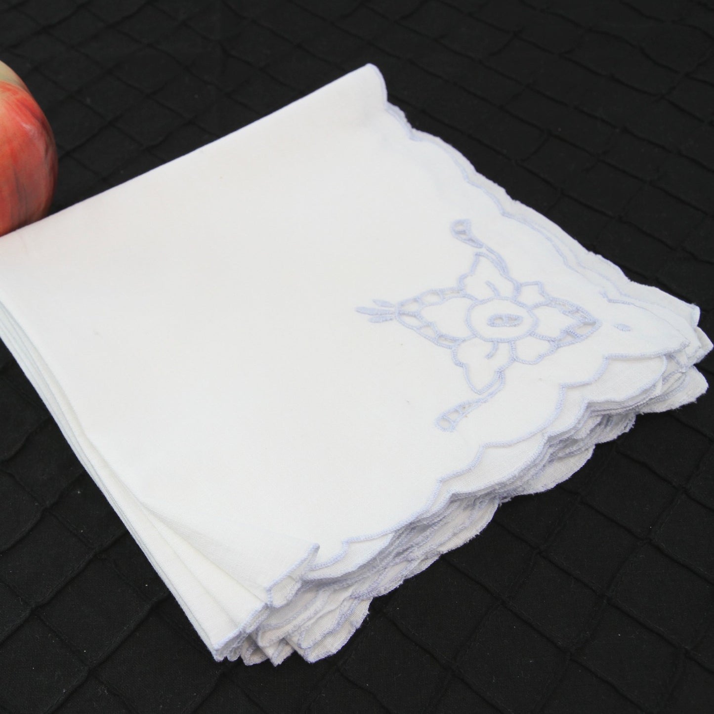 Set 8 White Linen Cloth Napkins Blue Design Corner Scallop Edge 16" Square