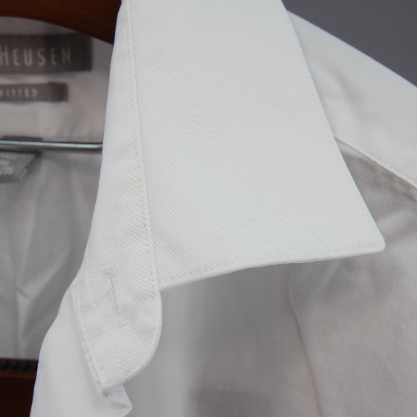 Van Heusen Fitted Mens White Dress Shirt  Cotton 55%/Polyester 45%    16" 34/35