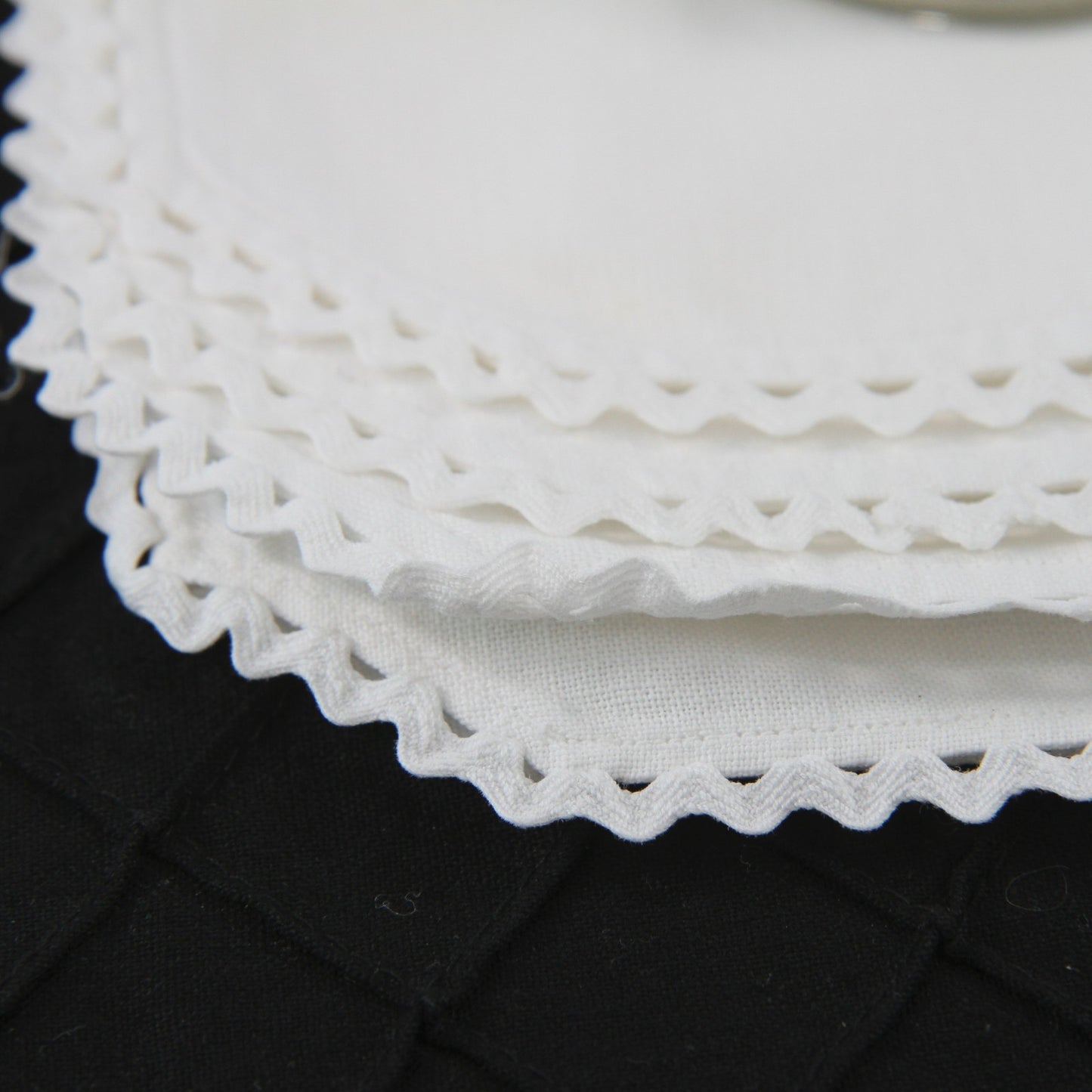 Collection Set of 4 Treasure Linen/Cotton Bags Rick Rack Trim