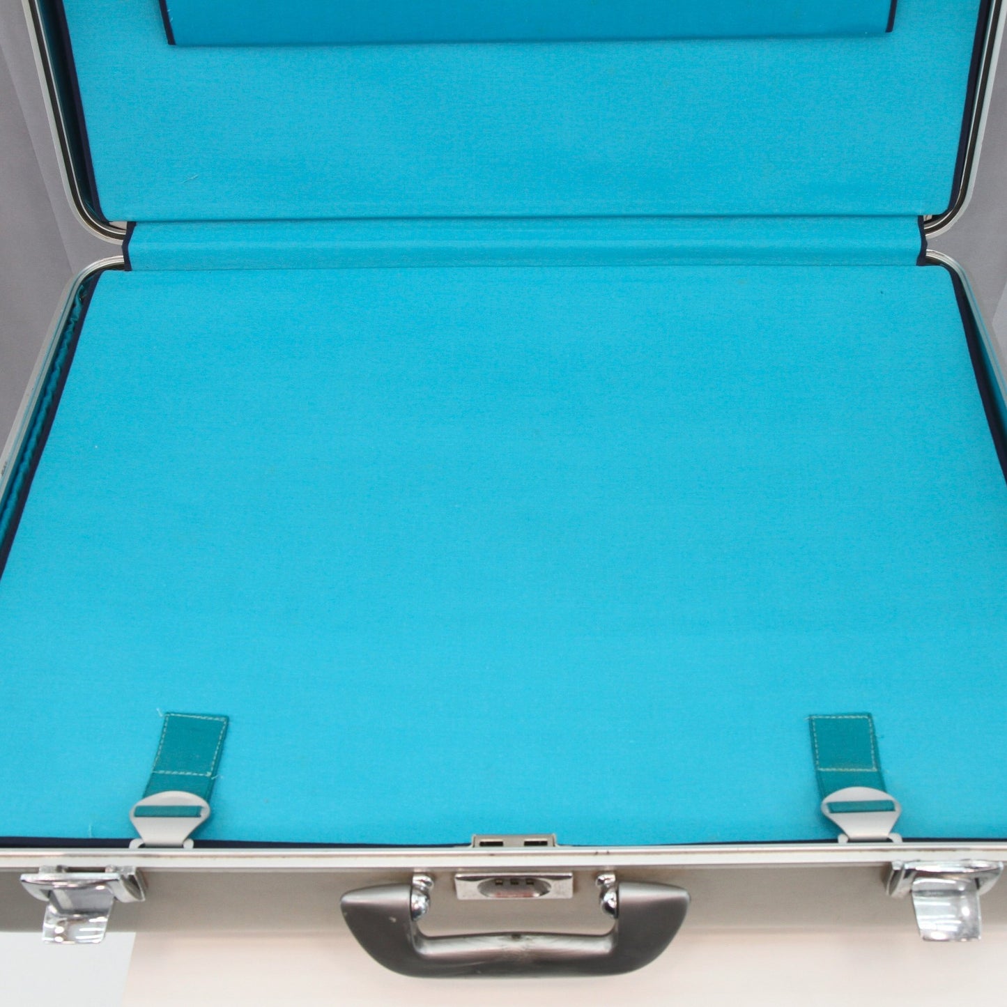 Vintage Zero Halliburton Aluminum Suitcase CLEAN Accessories 24" x 18" x 8"