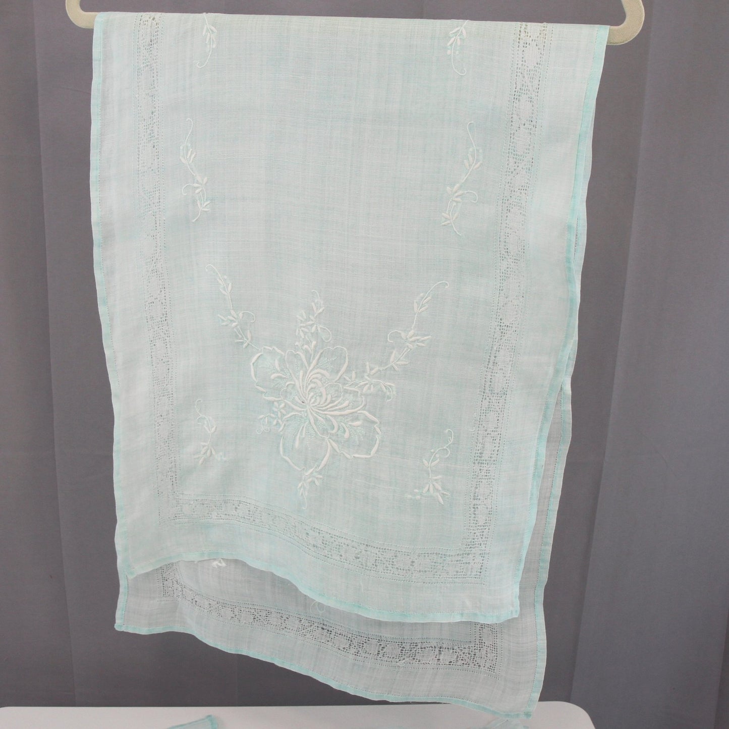 Vintage Embroidered Table Collection Lot Aqua Runner Napkins Placemats 11 Pieces