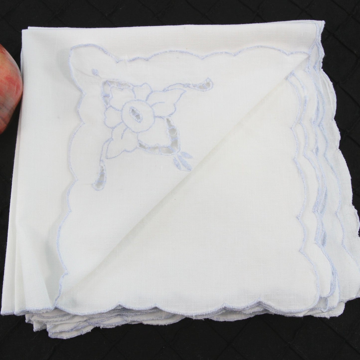 Set 8 White Linen Cloth Napkins Blue Design Corner Scallop Edge 16" Square