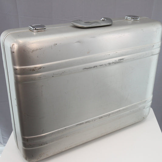 Vintage Zero Halliburton Aluminum Suitcase CLEAN Accessories 24" x 18" x 8"