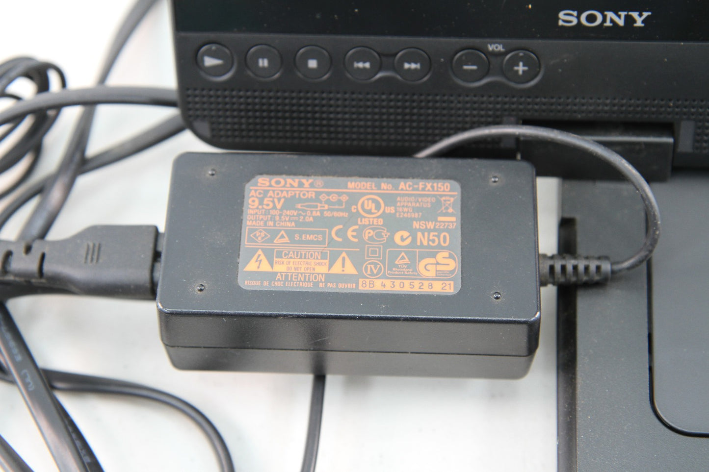 Vintage Sony Portable CD DVD Player DVP-FX820 Battery & Charger
