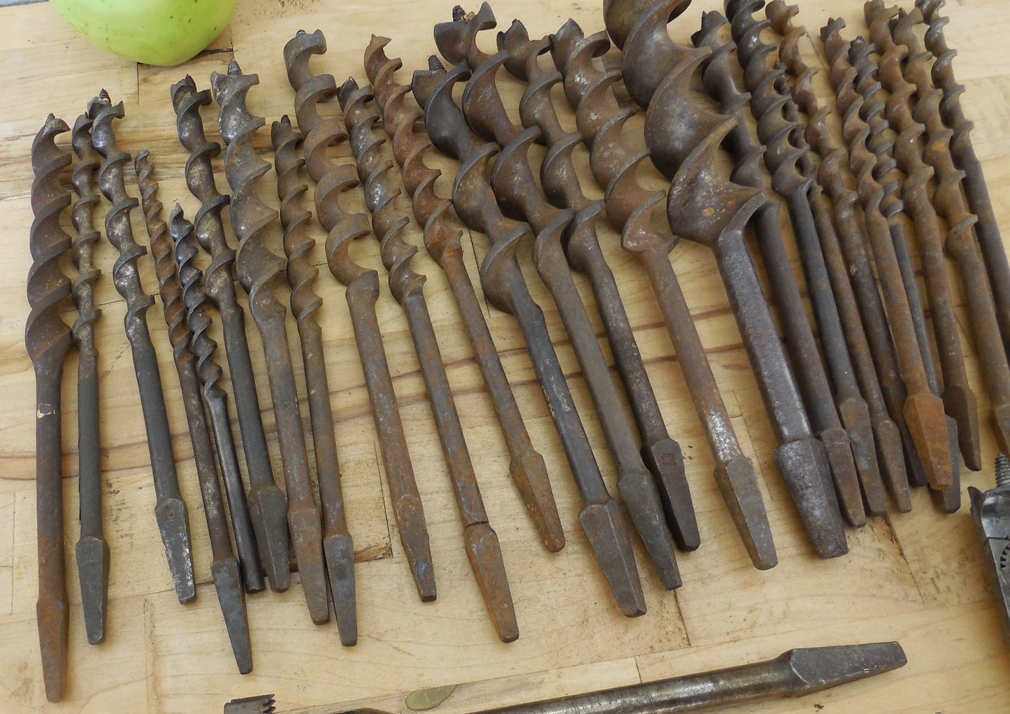 Mixed Maker 32 Lot Vtg. Auger Drill Bits Hole Saw Irwin Adjustable No. 22 MF 838