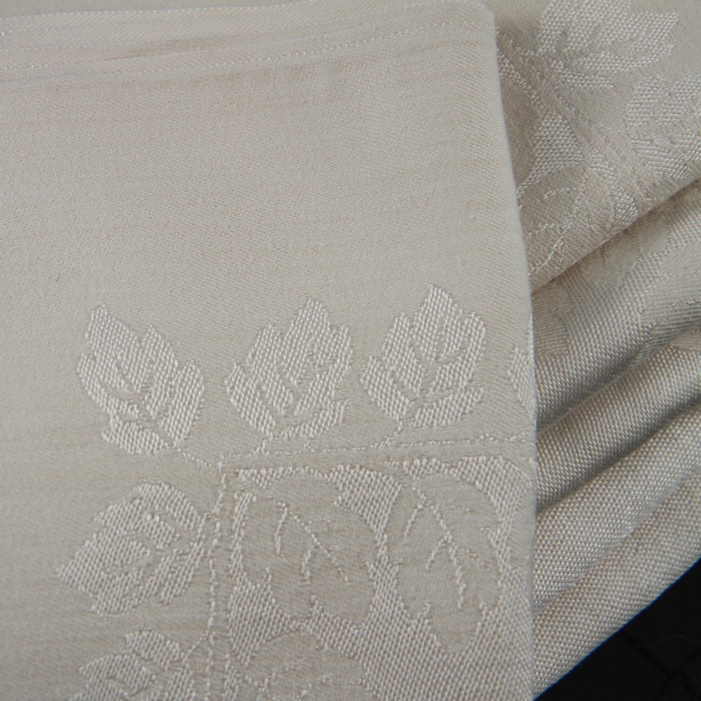 Six Elegant Damask Dinner Napkins Bone w/Leaves Design 18" MCM