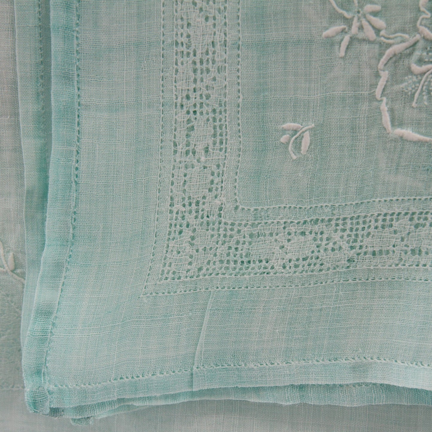 Vintage Embroidered Table Collection Lot Aqua Runner Napkins Placemats 11 Pieces