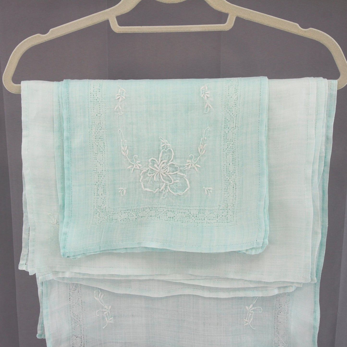 Vintage Embroidered Table Collection Lot Aqua Runner Napkins Placemats 11 Pieces
