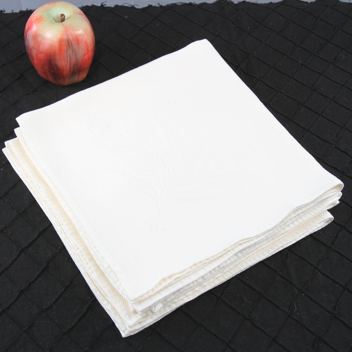 Five Vintage Elegant Damask Dinner Napkins Ivory Tulip Design 17 1/2" X 19"