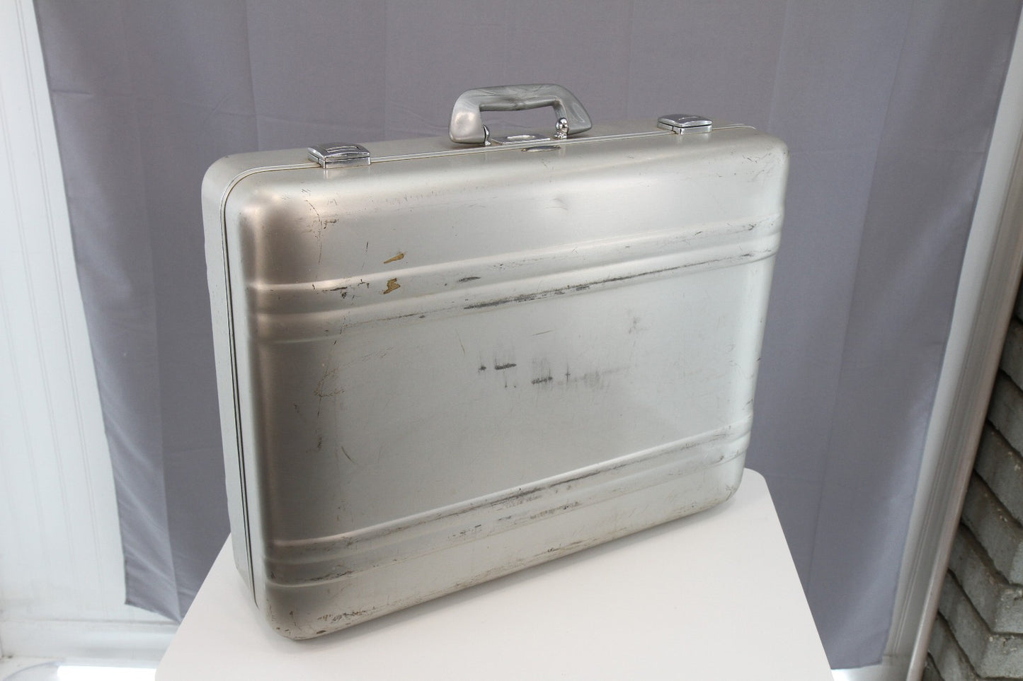 Vintage Zero Halliburton Aluminum Suitcase CLEAN Accessories 24" x 18" x 8"
