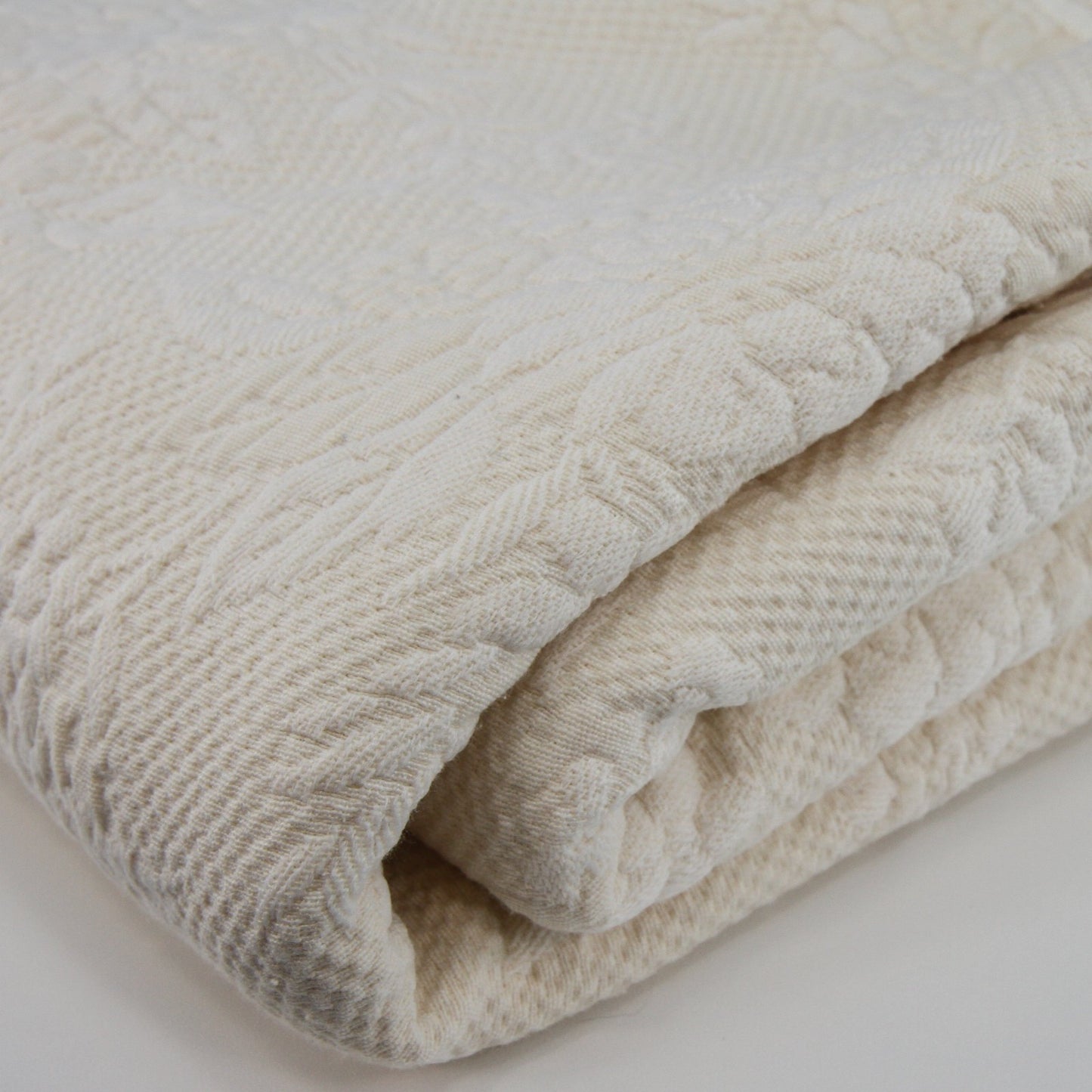Unbranded Matelasse Cream Beige Bedspread Coverlet Scalloped Edges 92"W X 98"L