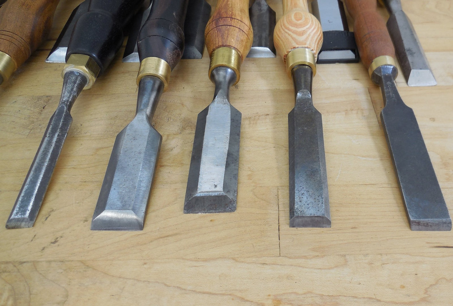 Estate 30 Vtg. Lot Tang Wood Chisels Bench With Custom Steve Wus Wood Handles