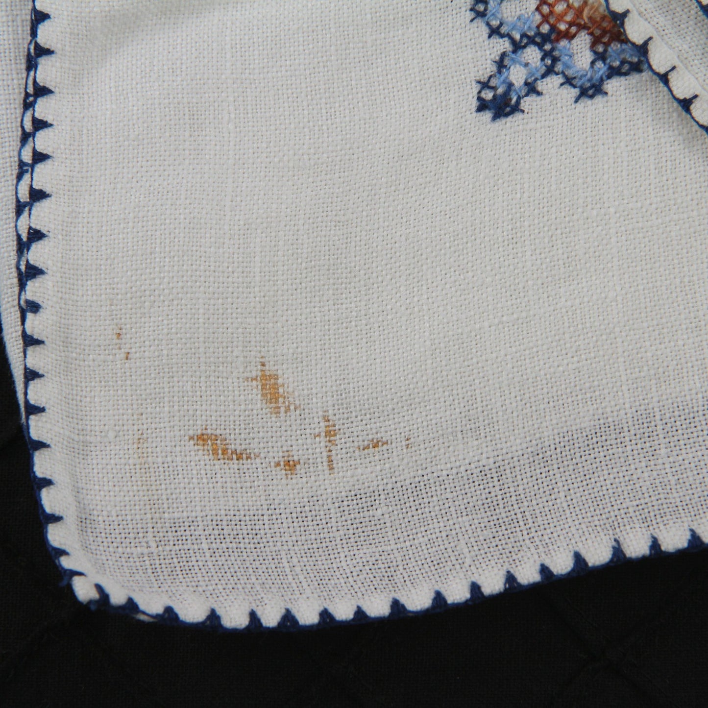 Vintage Collection Five Pieces Embroidery Tablecloth Rectangles Casserole Covers