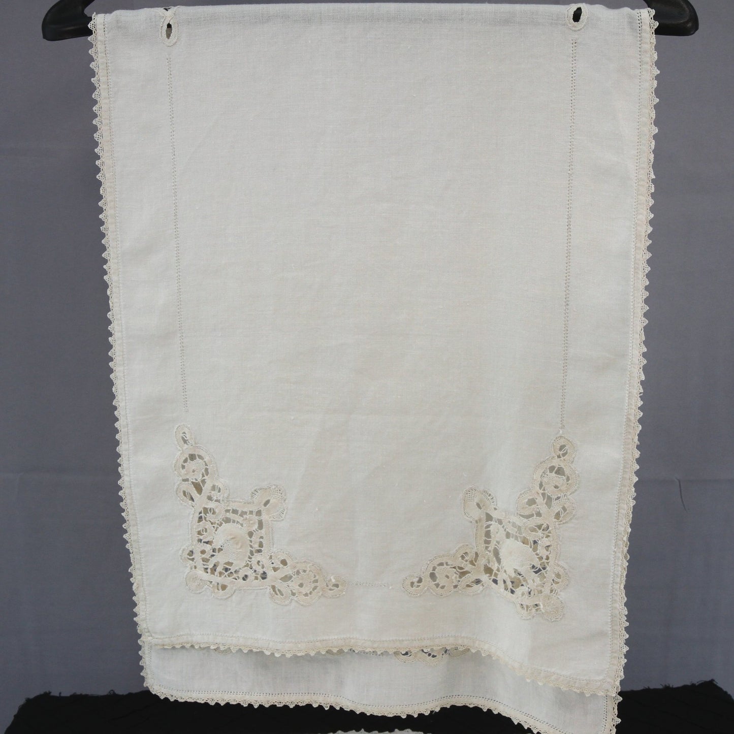 Set Vintage Table Linens-  1 Table Runner- 7 Placemats Battenburg Lace Insets
