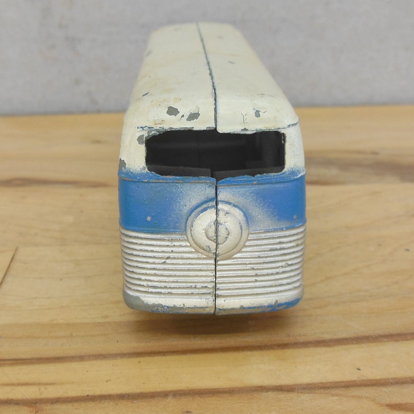Vtg. 1950's TootsieToy Greyhound Scenicruiser Bus 7" Metal