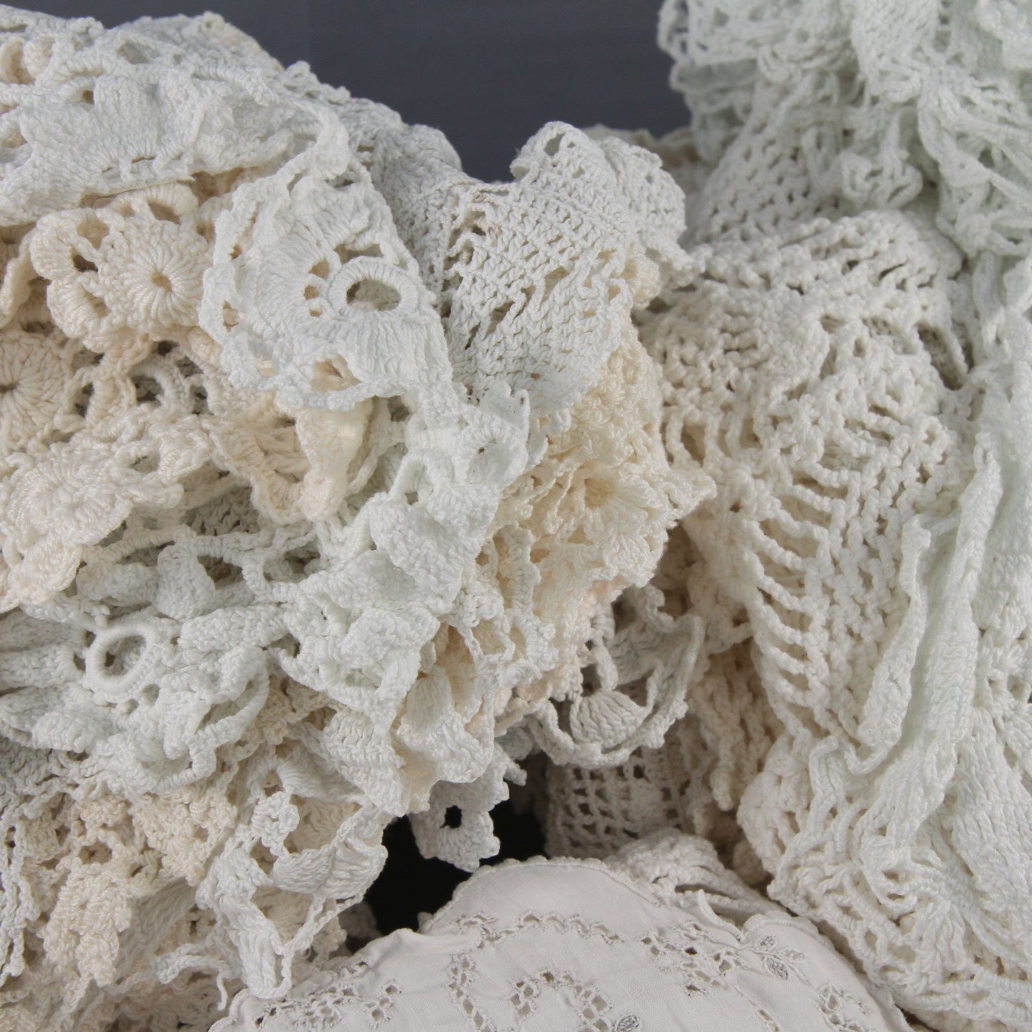 Vintage Lot 122 Pieces White Crochet Doiles & Table Pieces Fine Quality