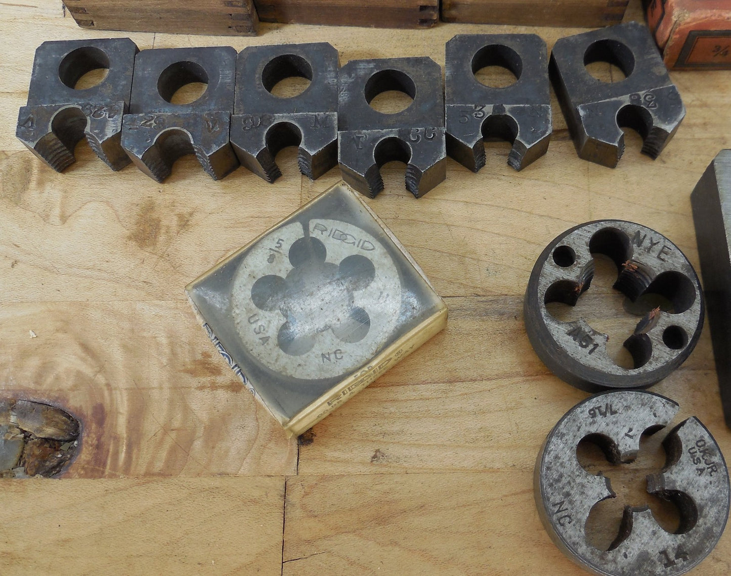 Estate Misc. Lot Pipe Threading Tool Dies Rigid Nye Armstrong 1/2" 3/8"